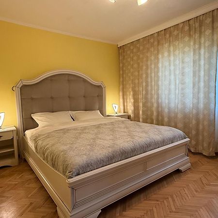 Apartment Palace Of Parliament Bucarest Exterior foto